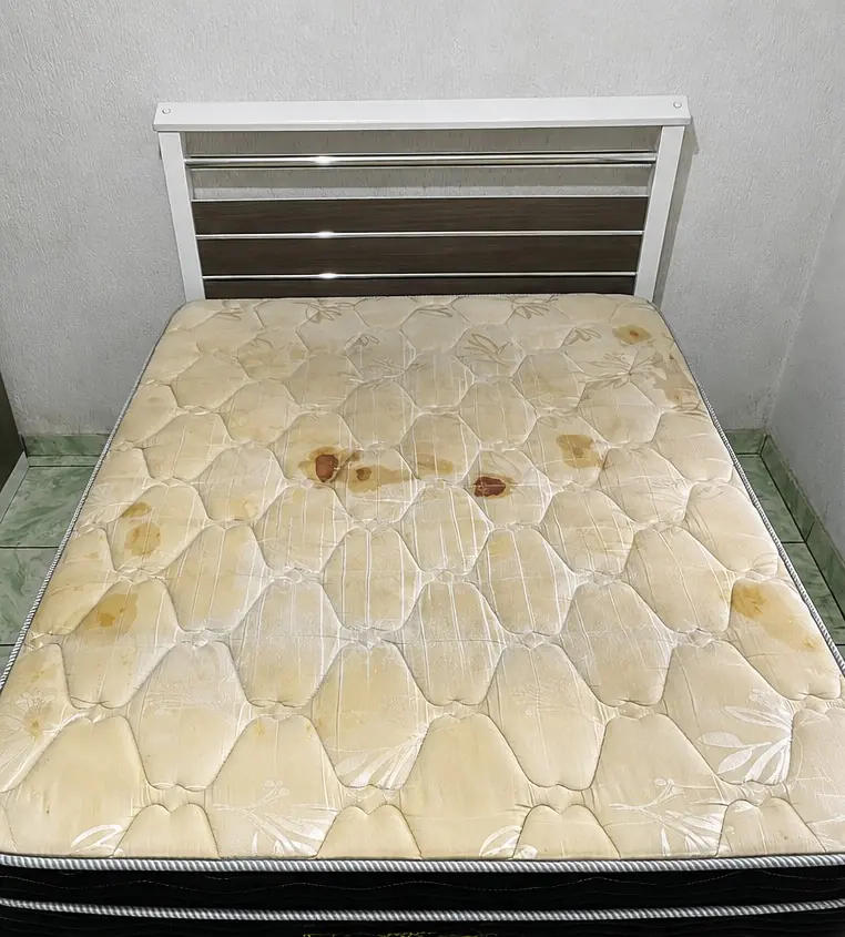 Colchão sujo antes da higienização